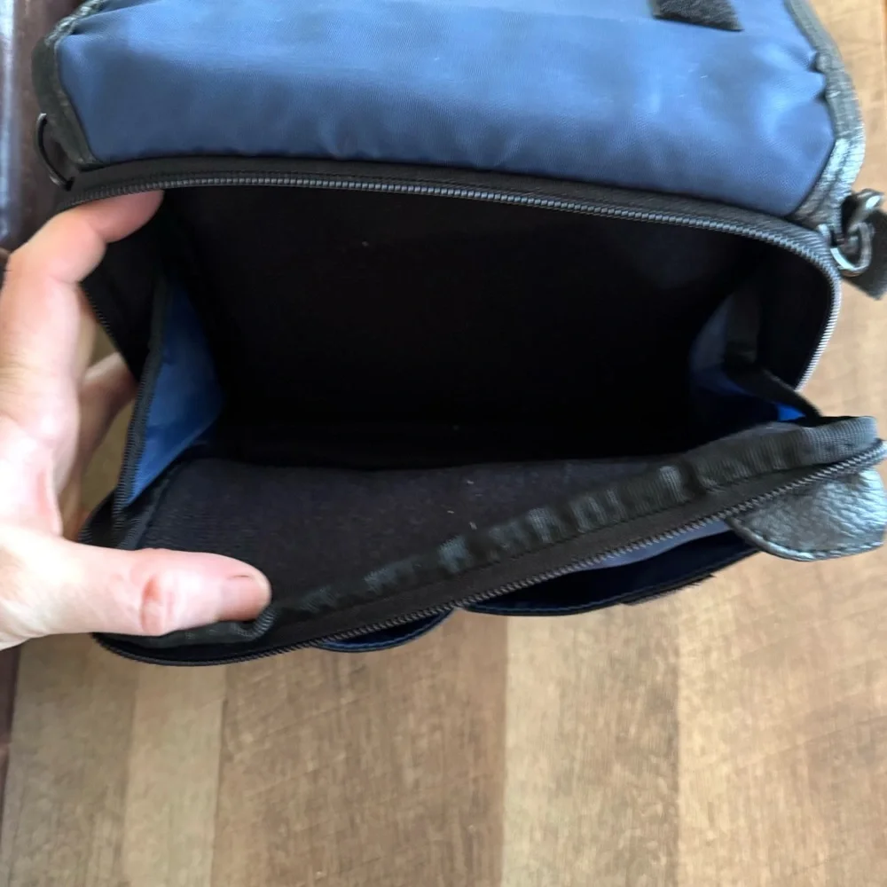 Black Case Logic Camera Bag Faux leather padded bag